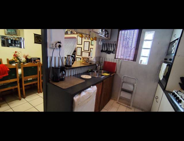 2 BEDROOM FREEHOLD FOR SALE IN MANENBERG